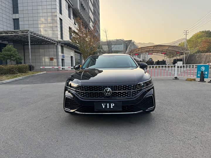 Фото 3 - Volkswagen Passat