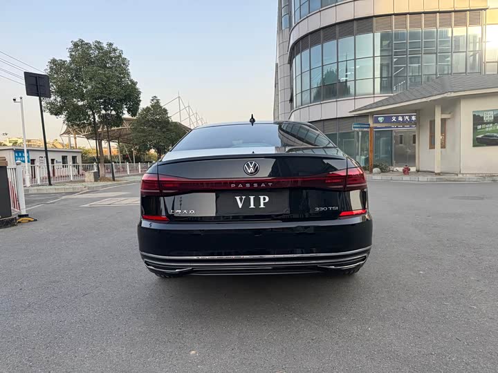 Фото 7 - Volkswagen Passat