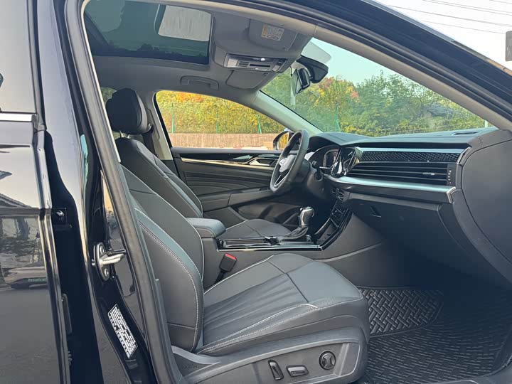 Фото 9 - Volkswagen Passat