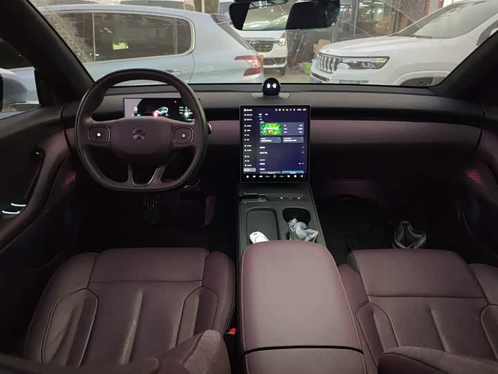 Фото 10 - Nio ET5T