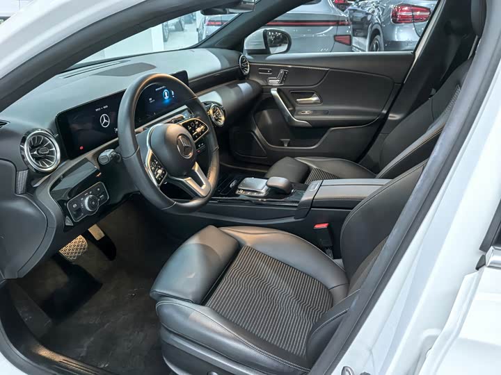 Фото 6 - Mercedes-Benz A-Class