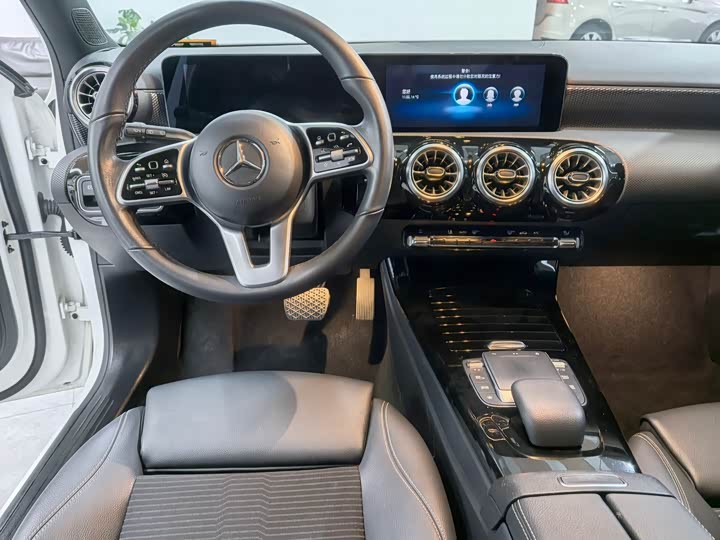 Фото 8 - Mercedes-Benz A-Class