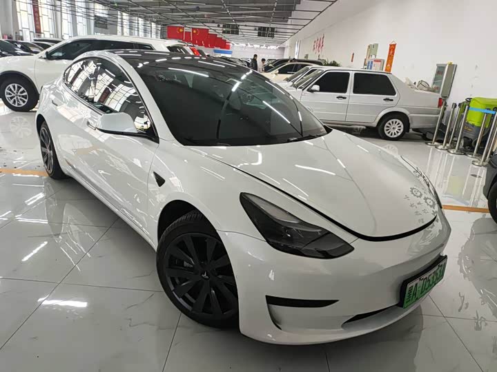 Фото 2 - Tesla Model 3
