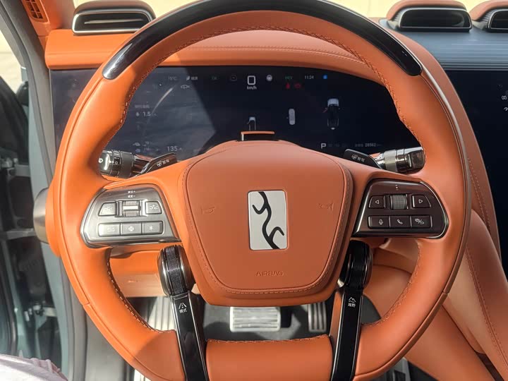 Фото 11 - BYD Yangwang U8