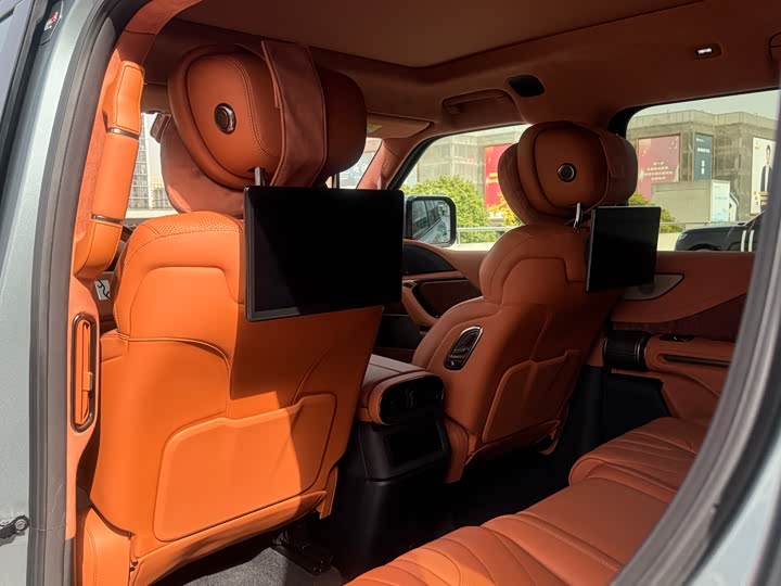 Фото 13 - BYD Yangwang U8