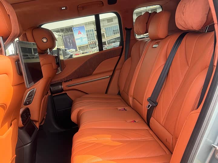 Фото 14 - BYD Yangwang U8