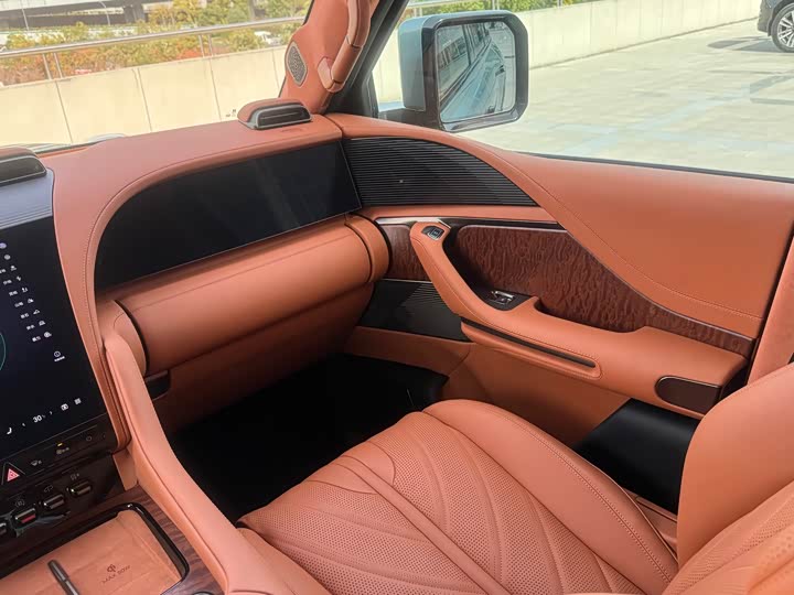 Фото 16 - BYD Yangwang U8