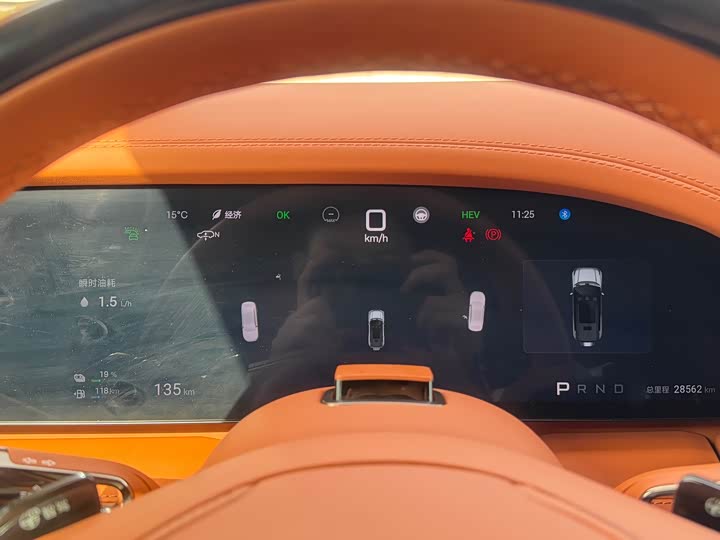 Фото 22 - BYD Yangwang U8