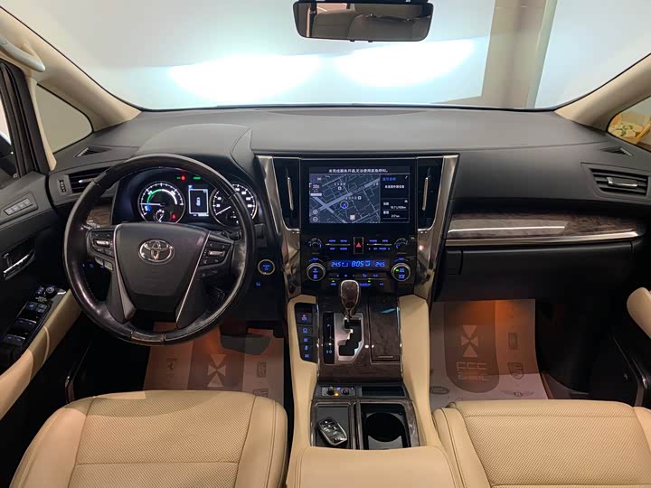 Фото 12 - Toyota Alphard