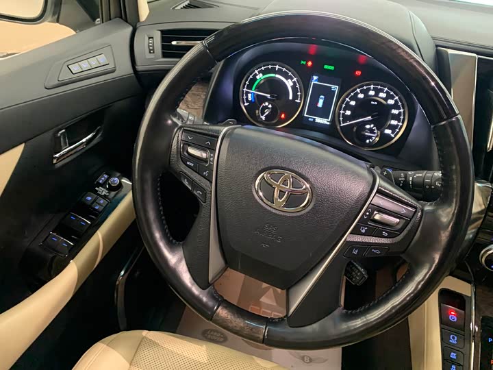 Фото 13 - Toyota Alphard