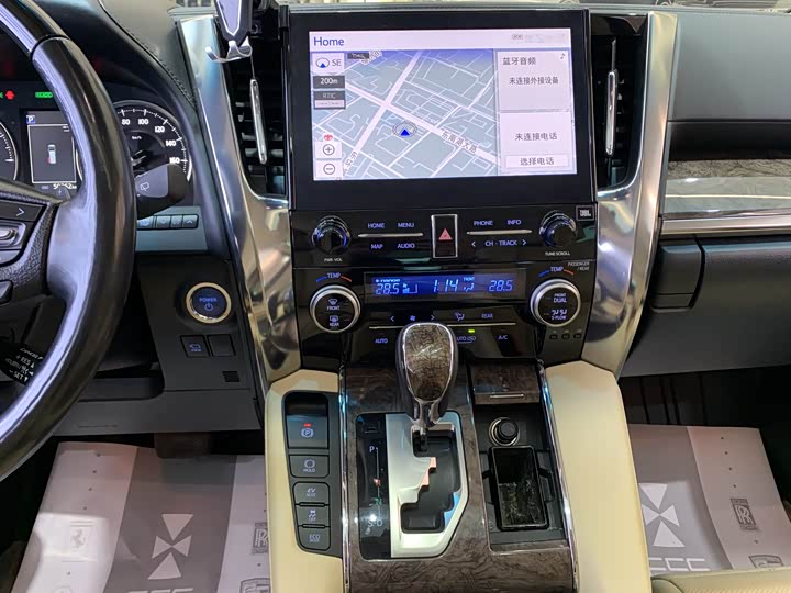 Фото 15 - Toyota Alphard