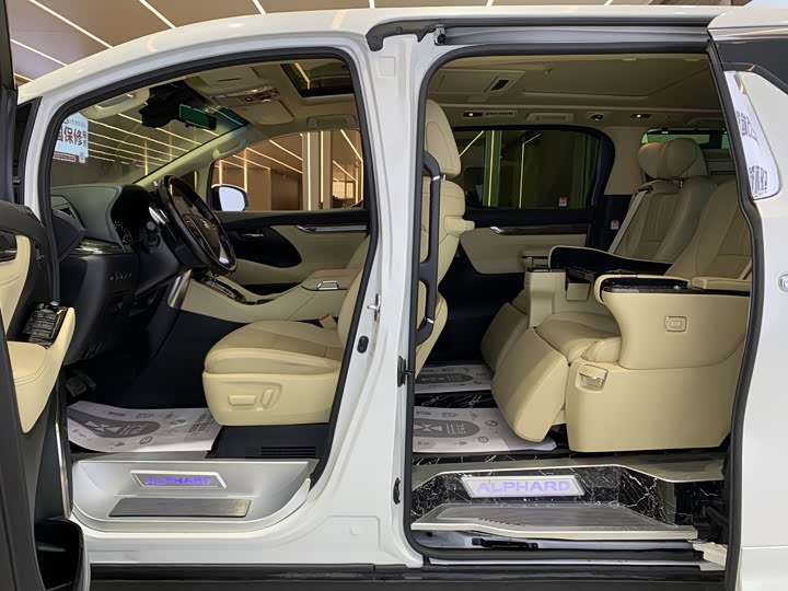 Фото 17 - Toyota Alphard