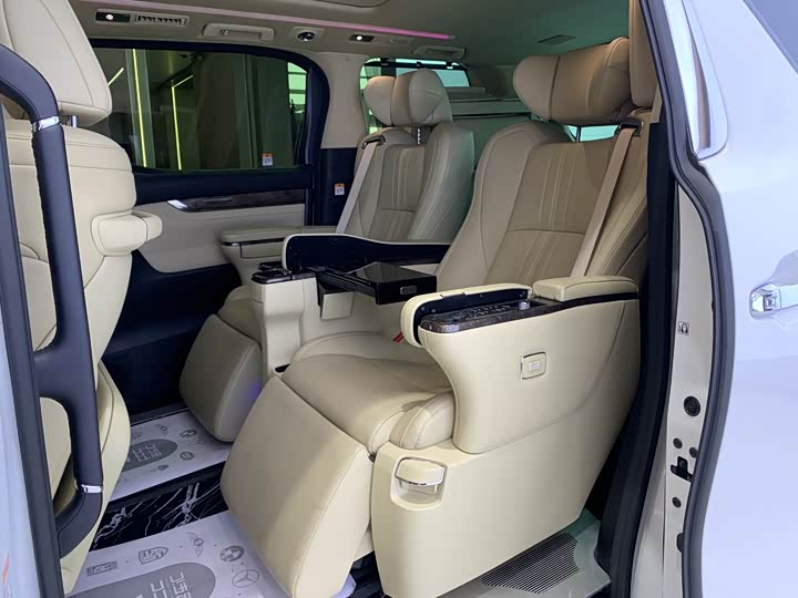 Фото 18 - Toyota Alphard