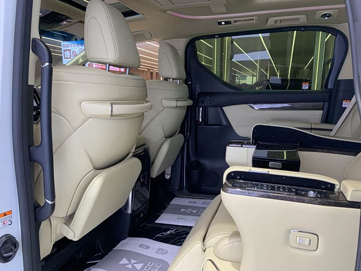 Фото 19 - Toyota Alphard