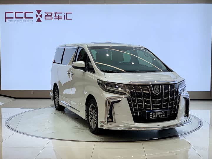 Фото 3 - Toyota Alphard