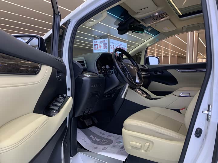 Фото 8 - Toyota Alphard