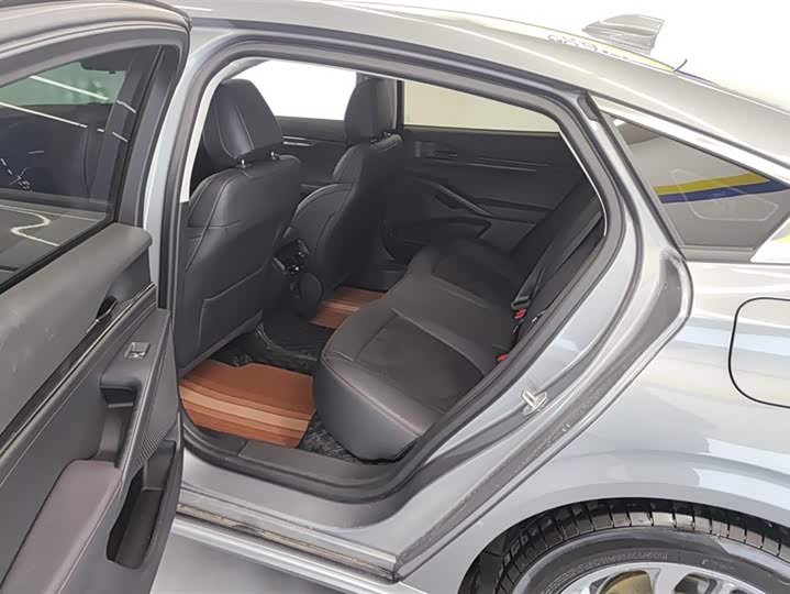 Фото 11 - Ford Mondeo