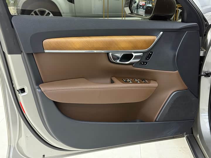 Фото 10 - Volvo S90