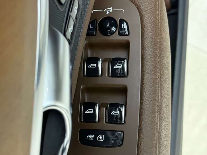 Фото 11 - Volvo S90