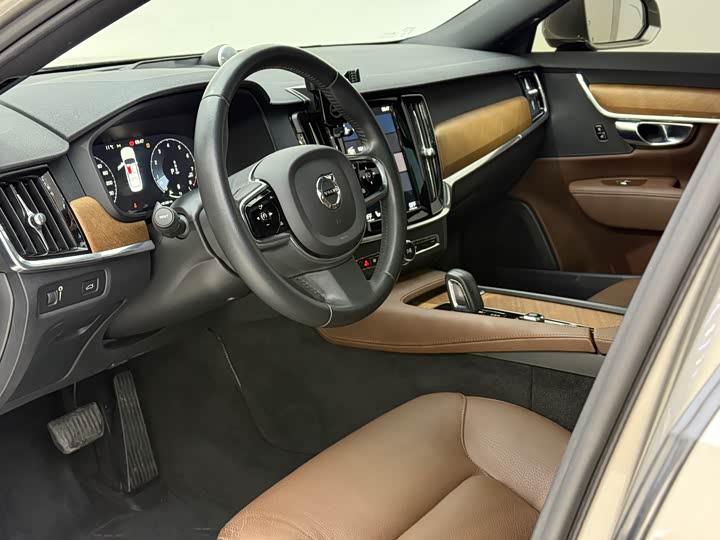 Фото 12 - Volvo S90