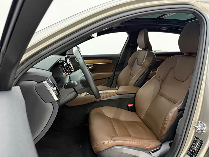 Фото 14 - Volvo S90