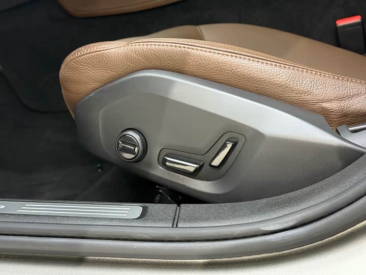 Фото 15 - Volvo S90