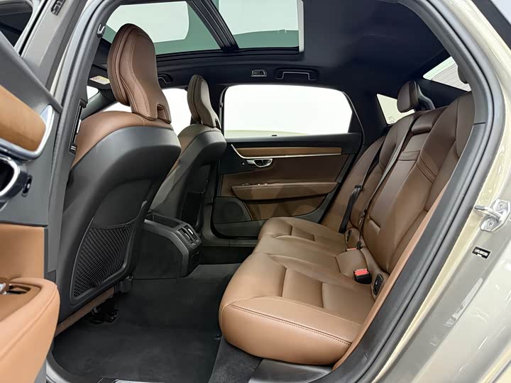 Фото 16 - Volvo S90