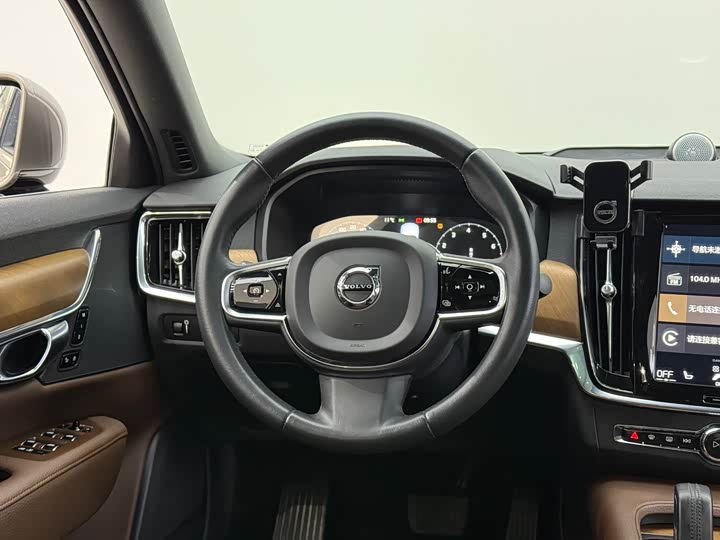 Фото 24 - Volvo S90