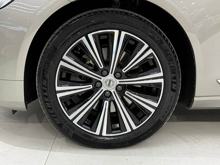 Фото 9 - Volvo S90