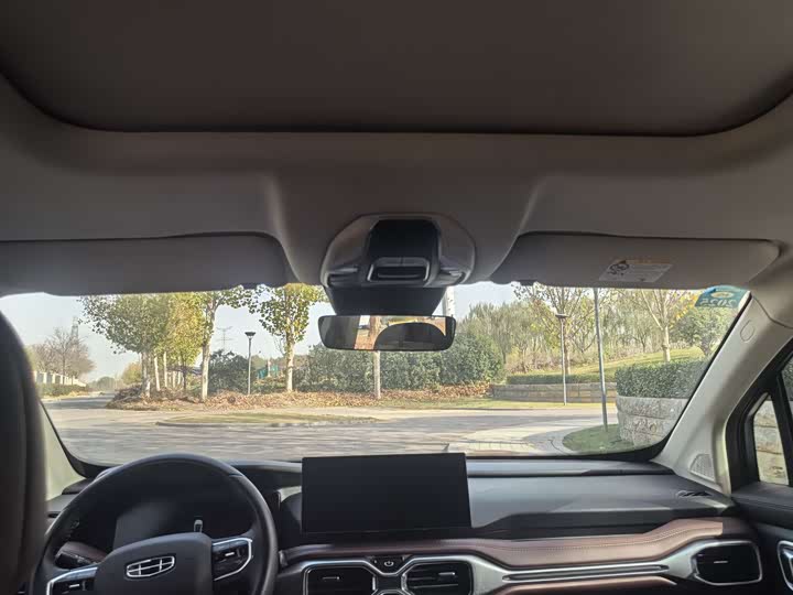 Фото 11 - Geely Okavango