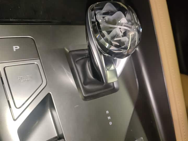 Фото 14 - Roewe RX5 Hybrid