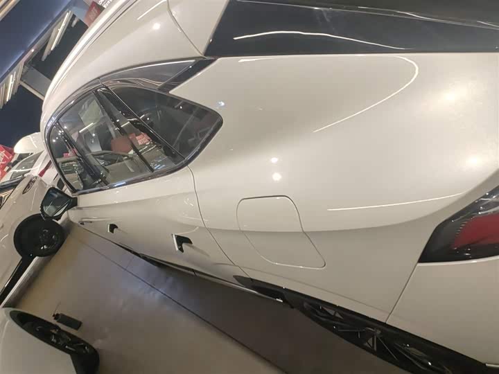 Фото 5 - Roewe RX5 Hybrid