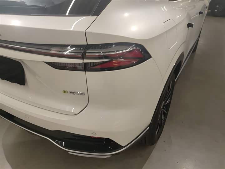 Фото 8 - Roewe RX5 Hybrid