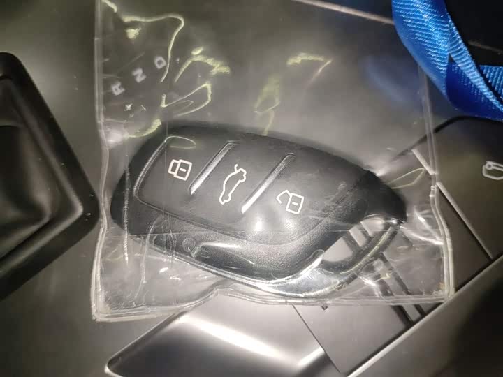 Фото 9 - Roewe RX5 Hybrid