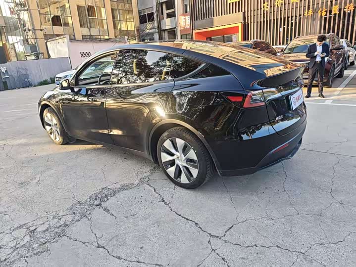 Фото 6 - Tesla Model Y