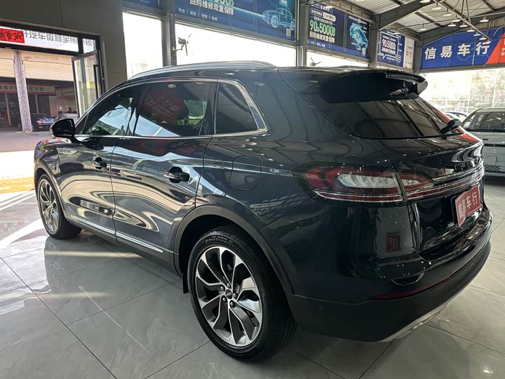 Фото 12 - Lincoln Nautilus