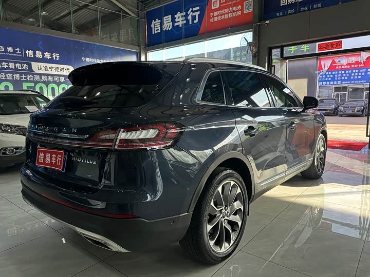 Фото 13 - Lincoln Nautilus