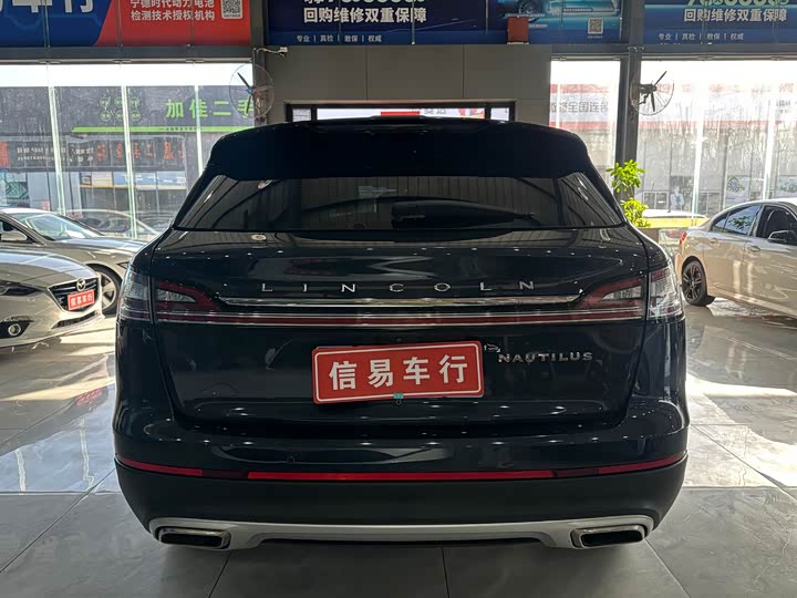 Фото 14 - Lincoln Nautilus