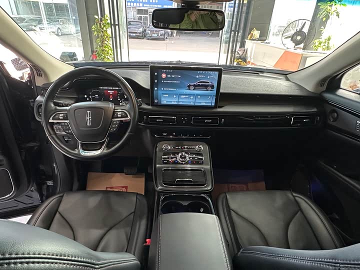 Фото 4 - Lincoln Nautilus