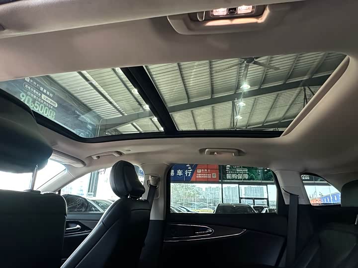 Фото 6 - Lincoln Nautilus