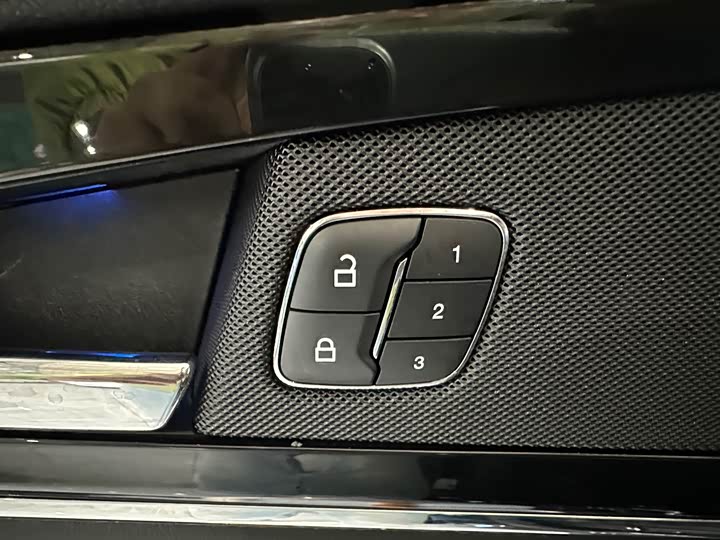 Фото 7 - Lincoln Nautilus