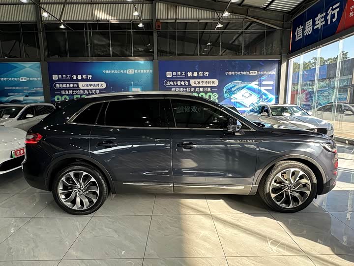 Фото 8 - Lincoln Nautilus