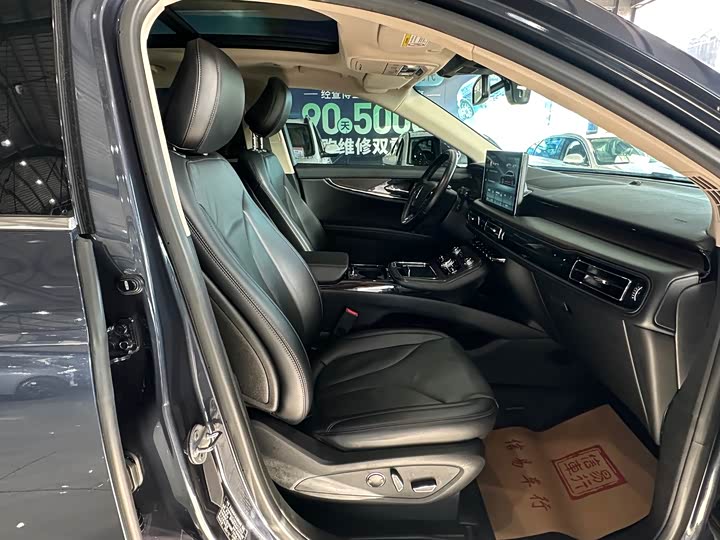 Фото 9 - Lincoln Nautilus