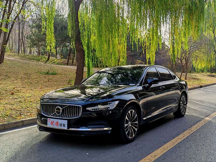 Фото 1 - Volvo S90