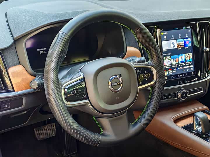 Фото 10 - Volvo S90