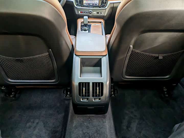 Фото 12 - Volvo S90