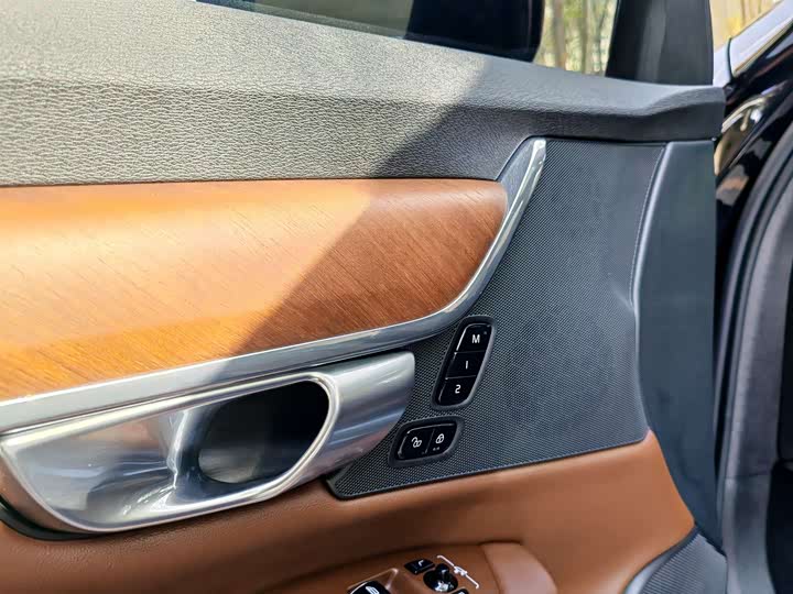 Фото 15 - Volvo S90