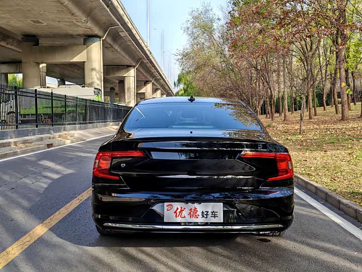 Фото 4 - Volvo S90