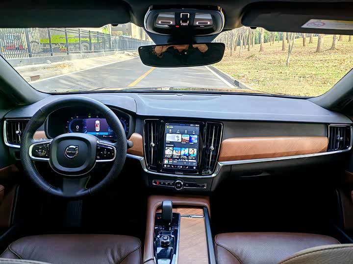 Фото 9 - Volvo S90