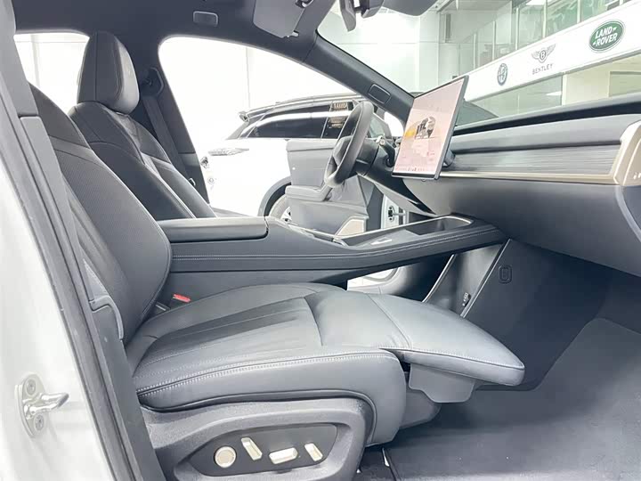 Фото 12 - Nio Onvo L60